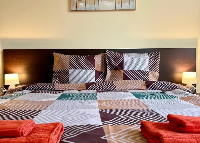 Apartment Gino's Place 2 Home2host