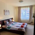 Gino's Place 2 Home2host Daire *