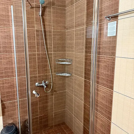 Gino's Place 2 Home2host *